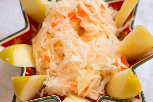 Sauerkraut salad with apple and leek